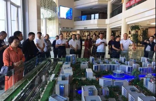 甘肃省五县区工商联会员企业家参观考察新区“zoty中欧三厂”及“zoty中欧世贸广场”项目